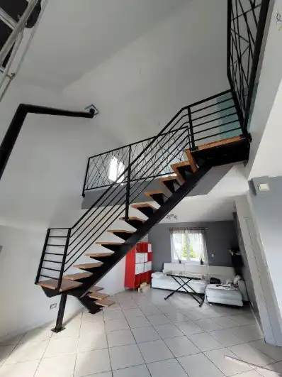 escalier-interieur-bois-metal